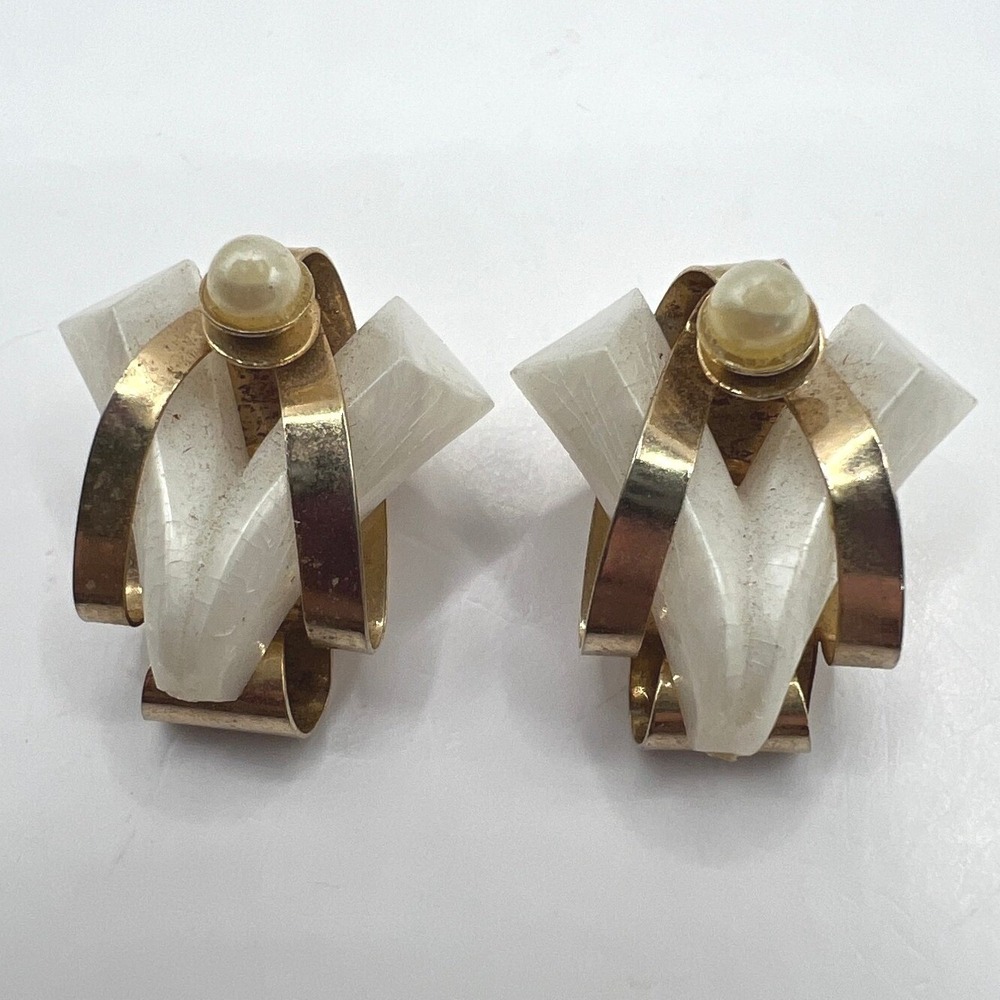 Vintage Clip On Earrings Faux Pearl White Acrylic Gold Tone V‎ Shape